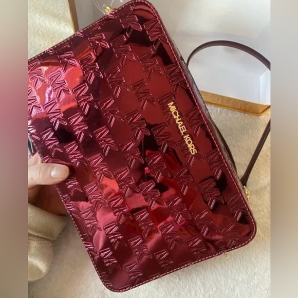 Michael Kors jet set Shiny Burgundy Crossbody Bag W10 H7 new - Picture 1 of 6